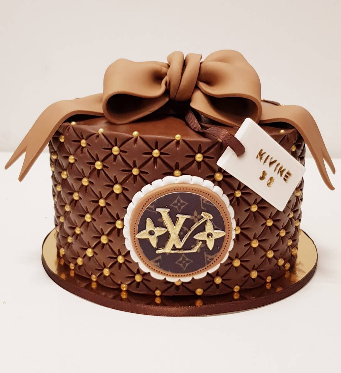 Gâteau personnalisé thème Louis Vuitton pour les 18 ans d'une