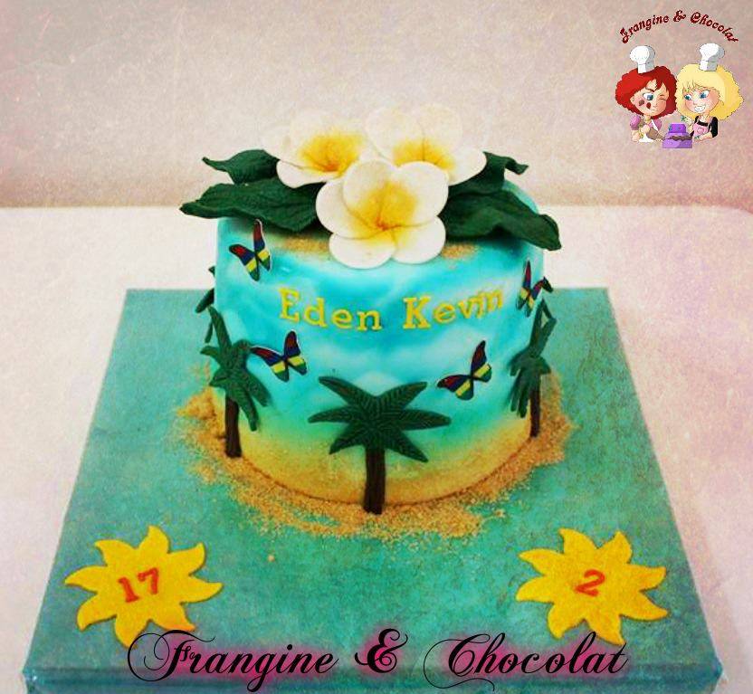 Gâteau anniversaire en pâte à sucre élégant avec son capitonnage et ses  fleurs pivoine dans les tons de rose pastel et rose gold événement célébré  sur istres - Frangine et chocolat