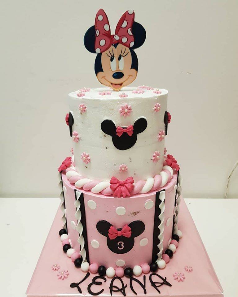 Gâteau décoration Disney unique personnalisé pour fille sur le